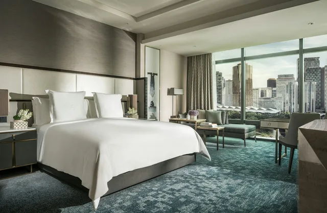 Premier, King Bed, Park View, Four Seasons Hotel Kuala Lumpur 1/1