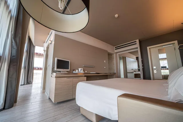 جناح عائلي بسرير كينج وسرير كوين مع أريكة، Best Western Plus Net Tower Hotel Padova 2/3