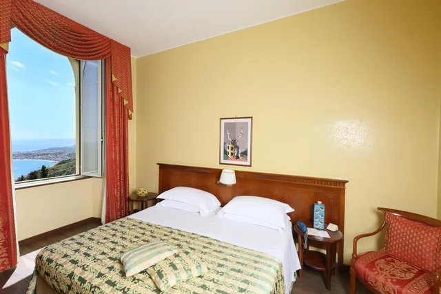 غرفة ديلوكس بسرير مزدوج بإطلالة على البحر، Excelsior Palace Hotel 5/8