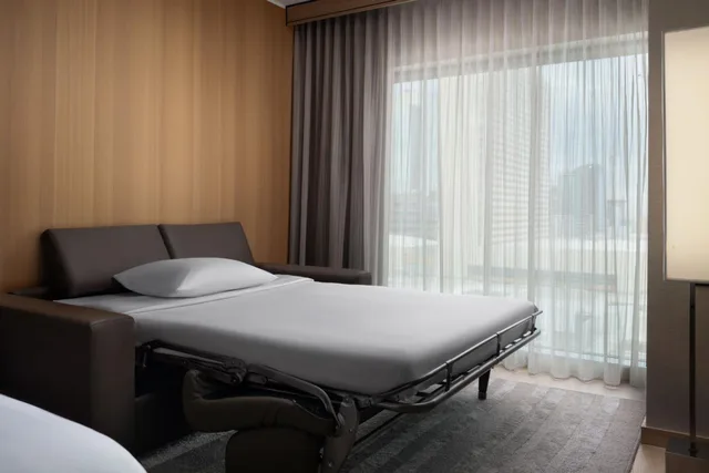 غرفة بسرير كينج بإطلالة على المدينة مع أريكة، AC Hotel Phoenix Downtown 3/10