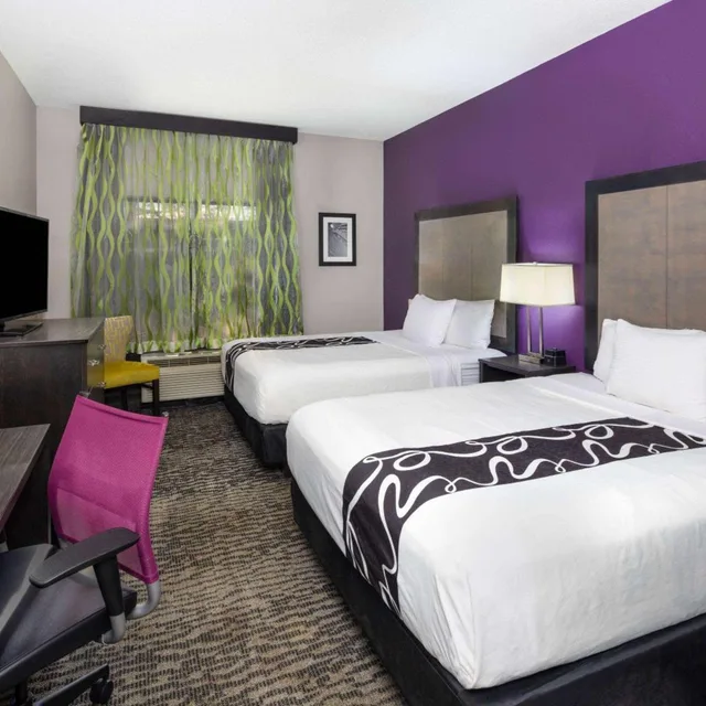 غرفة ديلوكس بسريرين كوين، La Quinta Inn and Suites by Wyndham Kennesaw 5/10