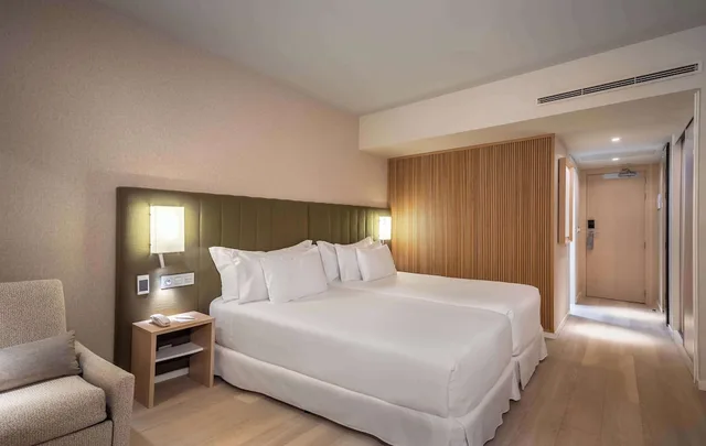 Family, Twin Beds, Sofa, Barcelo Nervion 2/7