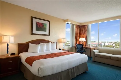 غرفة ثلاثية بإطلالة على المسبح، Ramada by Wyndham Kissimmee Gateway 1/1