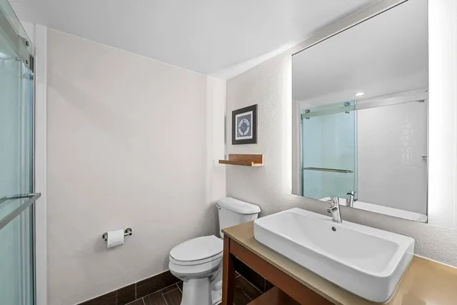 جناح ديلوكس بسريرين كوين بغرفة نوم واحدة، Country Inn & Suites by Radisson, Virginia Beach (Oceanfront) 4/5
