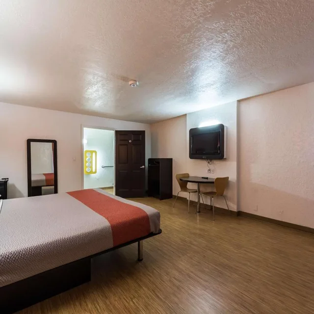 غرفة بسرير كينج لغير المدخنين، Motel6 Uvalde, TX 6/10