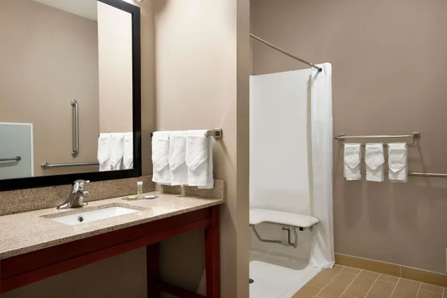 غرفة بسرير كوين لذوي الإعاقة، Super 8 by Wyndham Hershey Chocolate Avenue 3/3