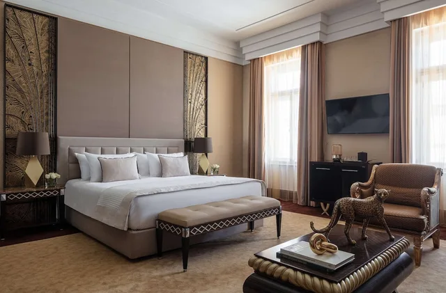 غرفة جونيور عائلية بسريرين منفصلين مع سرير إضافي، Anantara New York Palace Budapest - A Leading Hotel of The World 2/4