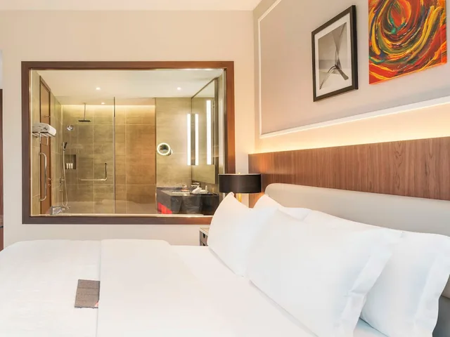 جناح كلوب بسرير كينج بغرفة نوم واحدة، Le Meridien Putrajaya 2/3