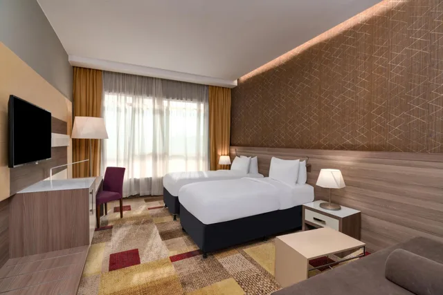 غرفة كلاسيكية بسريرين منفصلين مع أريكة، Mercure Makkah Aziziah 5/10