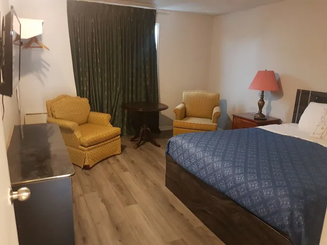 Suite, King Bed, Hot Tub, 7 Nights Stay 3/5
