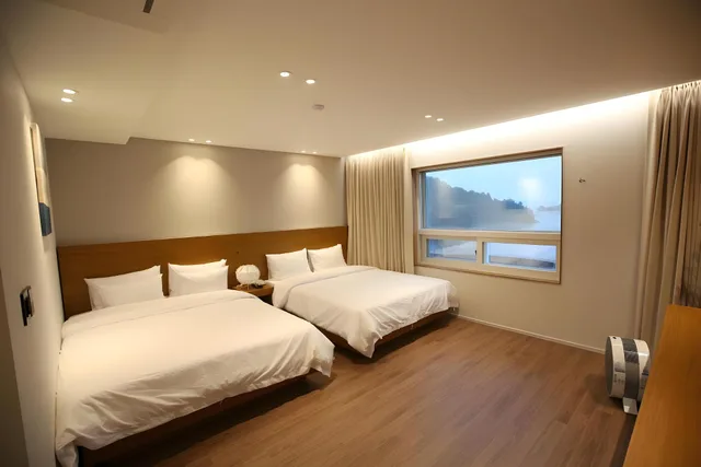 غرفة ديلوكس بسريرين مزدوجين بإطلالة على البحر، AM Ort Hotel 1/2