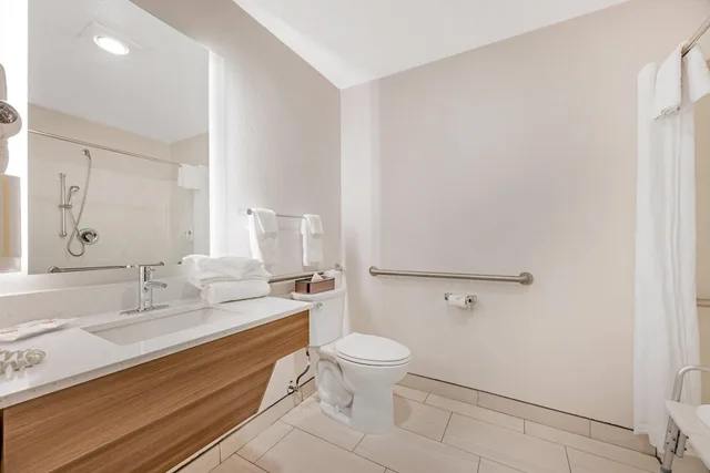 غرفة بسرير كينج، Comfort Suites Salem 2/5