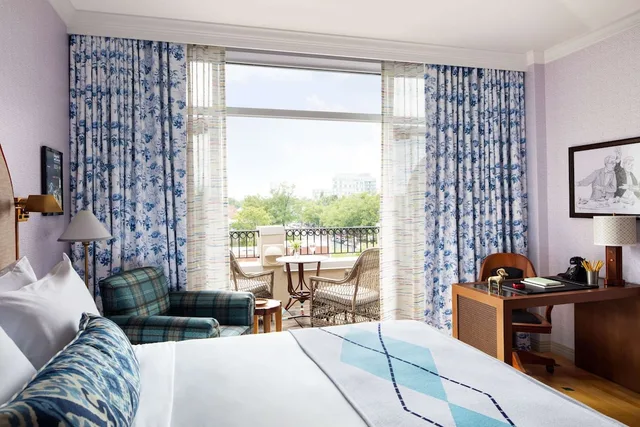 غرفة بسريرين كوين بشرفة، Graduate by Hilton Chapel Hill 1/8