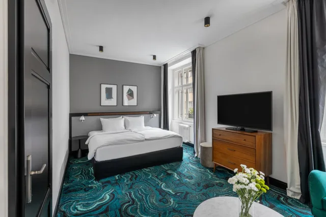 غرفة كبيرة مع أريكة، Hotel Republika and Suites 1/1