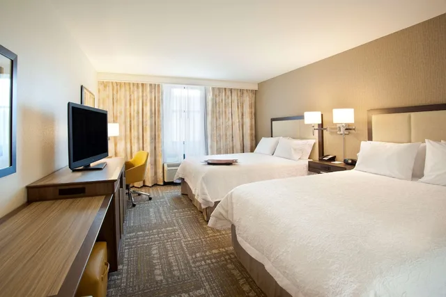 غرفة بريميوم بسرير كينج، Hampton Inn and Suites Minneapolis Downtown 1/7