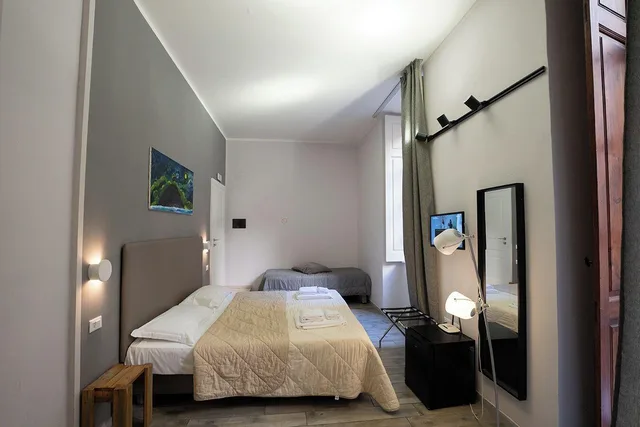 غرفة قياسية رباعية في الملحق، B&B Le 4 Stagioni Dante's Suites 3/8