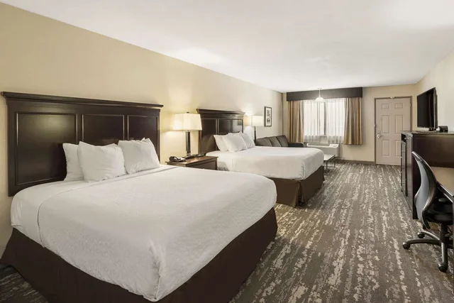 غرفة كبيرة بسريرين كوين، Best Western Frontier Motel 2/8