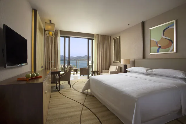 جناح غراند بسرير كينج بغرفة نوم واحدة للمدخنين، Sheraton Bailuhu Resort Huizhou 4/7