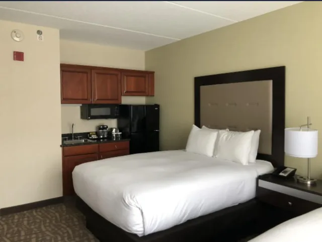 غرفة ديلوكس رباعية بسرير كوين، Wyndham Garden Buffalo Downtown 2/5