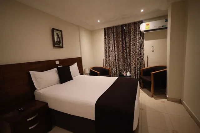 غرفة قياسية بسرير مزدوج، Airport West Hotel 6/10