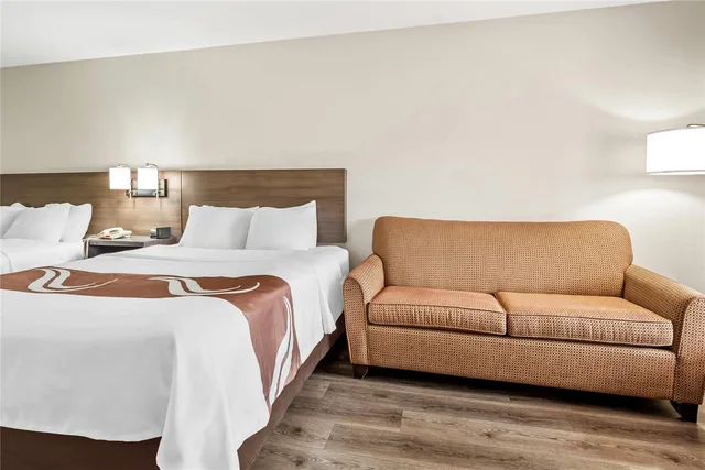 غرفة بسريرين كوين للمدخنين، Quality Inn & Suites near Robins Air Force Base 2/7