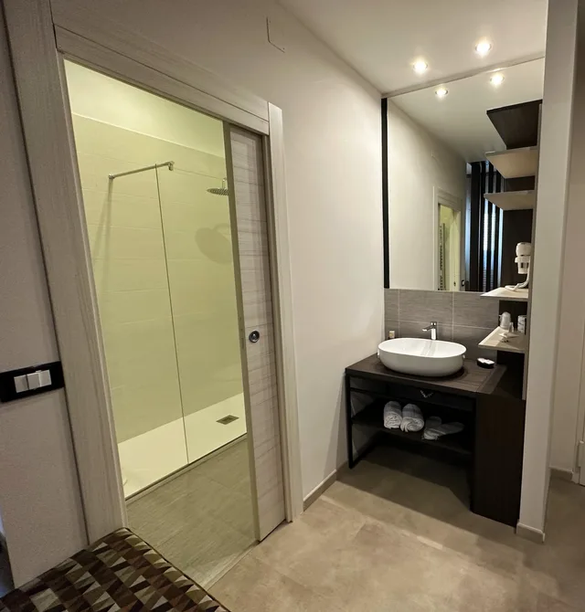 Deluxe, Triple, Round Bed, Hotel Tonic 2/2