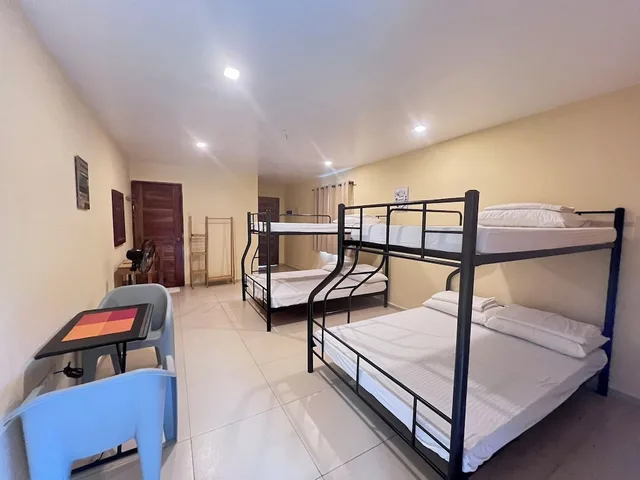 غرفة اقتصادية بأسرّة بطابقين وسريرين كوين، Boracay Amor Apartments 2/4