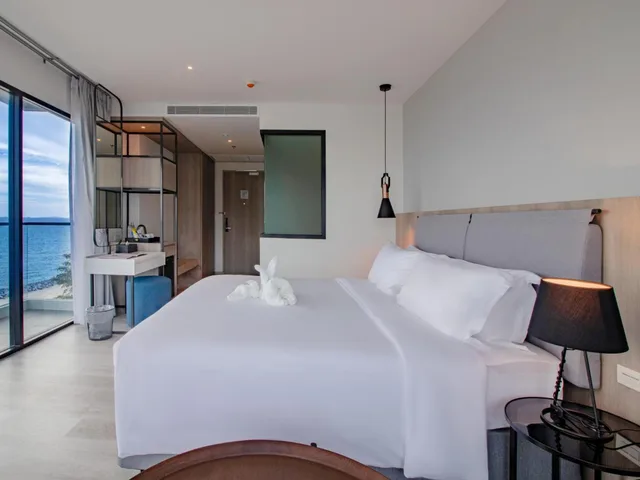 غرفة بريميير بسرير كينج بإطلالة على البحر، Fortune Saeng Chan Beach Rayong 4/10