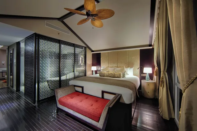 جناح سيغنتشر بسرير كينج وسريرين منفصلين بغرفتي نوم، HOTEL ROYAL HOI AN, The Legacy by the River 5/10