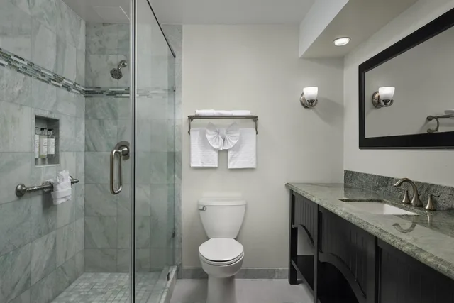 غرفة قياسية بسرير كينج بإطلالة على البحر بشرفة، Best Western Premier Hotel Del Mar 6/8
