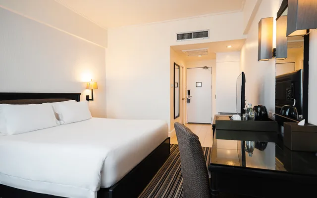 غرفة ديلوكس بسرير كينج، Centara Hotel Hat Yai 2/3