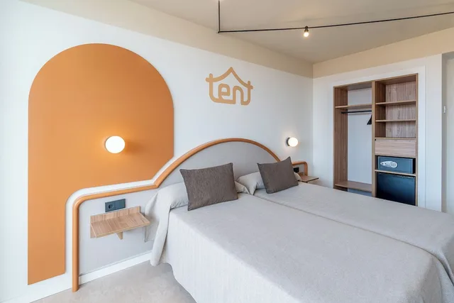 Standard, Twin Beds, Balcony, Tent Arenal 1/7