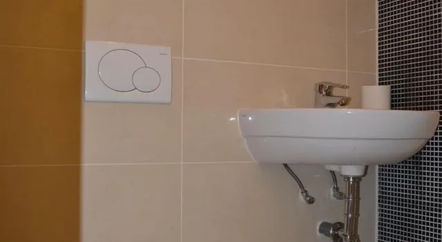 Basic, Double Bed, Shared Bathroom, Continental Hotel 5/5