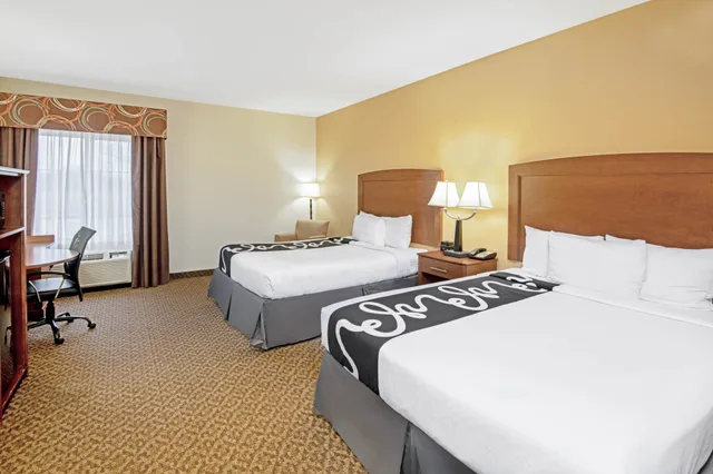 غرفة بسريرين كوين لذوي الإعاقة، La Quinta Inn & Suites by Wyndham Lawton / Fort Sill 1/3