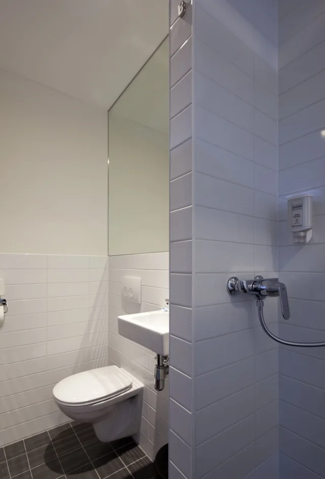 Family, Quadruple, Double and Twin Beds, Accessible, easyHotel Amsterdam City Centre 9/10