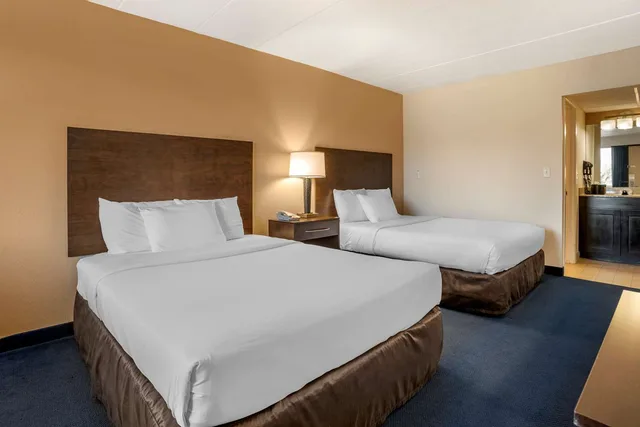 غرفة بسريرين كوين، Econo Lodge Inn and Suites Resort Rehoboth Beach 2/3