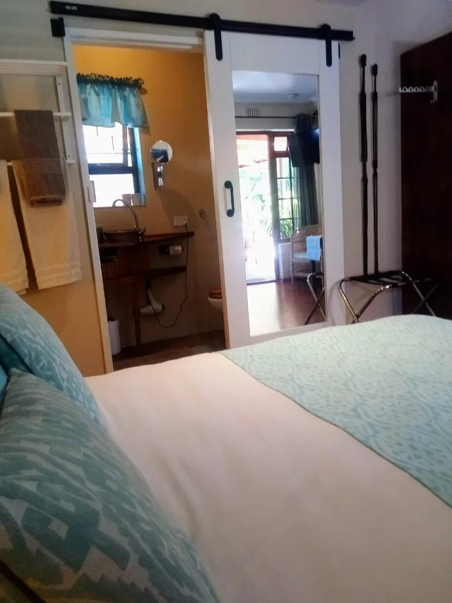 Queen Bed, Pool Side، Khashamongo Guesthouse 3/3