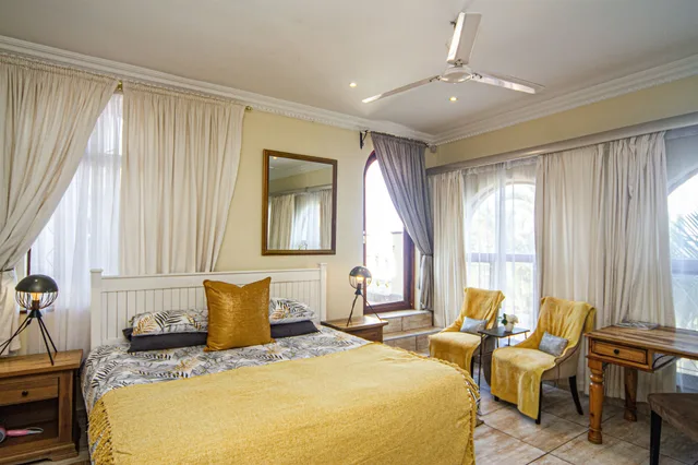 غرفة تنفيذية بسرير كينج وسريرين منفصلين بإطلالة على البحر، La Loggia B&B 2/5