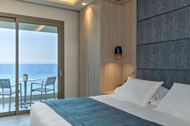غرفة عائلية بأربعة أسرّة بإطلالة على البحر، Amada Colossos Resort 1/3