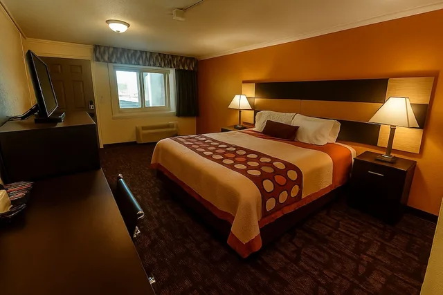 غرفة قياسية بسرير كينج، Eastern Inn 2/10
