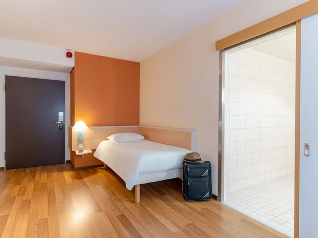 غرفة قياسية بسرير فردي لذوي الإعاقة، Ibis Stuttgart Centrum 1/9