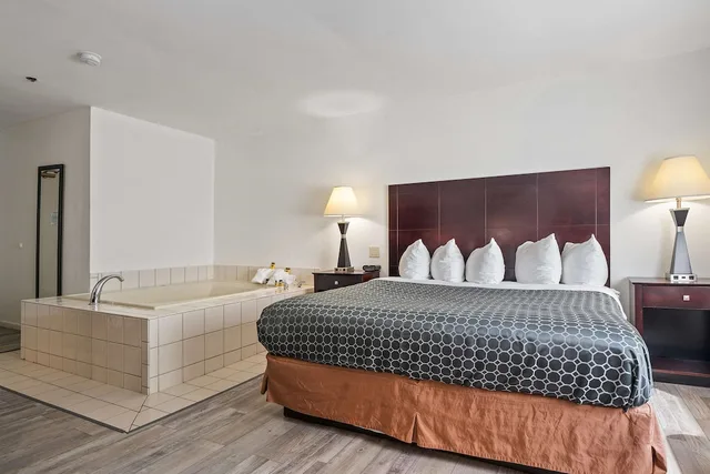 جناح بسرير كينج بحوض جاكوزي، Best Western Oakbrook Inn 1/5
