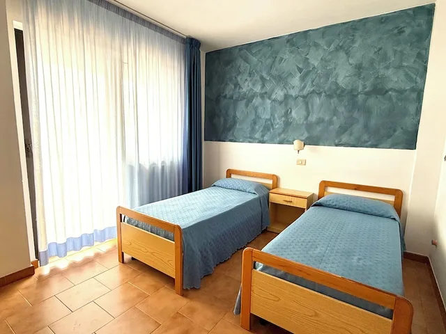 غرفة قياسية رباعية بسرير مزدوج وسريرين منفصلين بغرفة نوم واحدة، Hotel Timiama 2/10