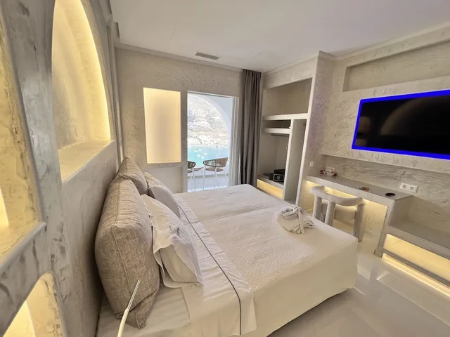 غرفة بريميير بسرير كينج، Aegialis Hotel And Spa 1/3