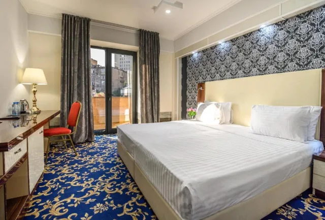 Deluxe Double or Twin Room with Balcony, Royal Plaza by Stellar Hotels, Yerevan 1/2