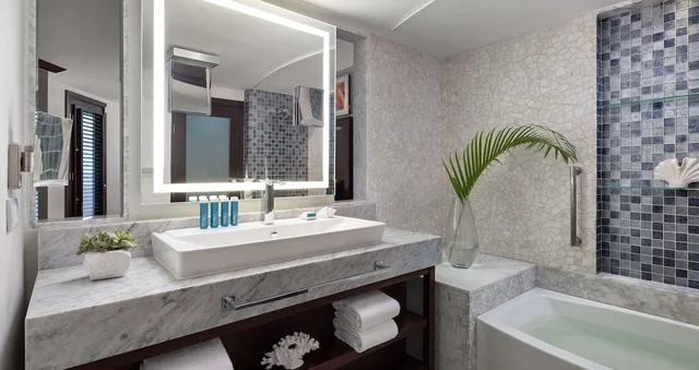 غرفة غراند فاخرة بسرير كينج بغرفة نوم واحدة بإطلالة جزئية على البحر، Sandals Grenada – Adults Only 4/4