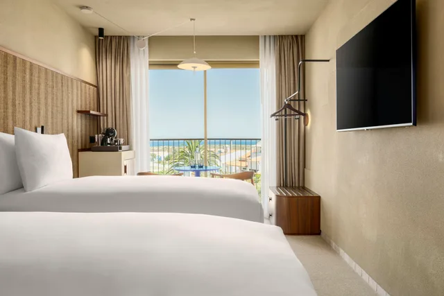 غرفة بسريرين منفصلين بإطلالة على البحر، Amarello Hotel Praia Santo Andre, Tapestry Collection by Hilton 1/5