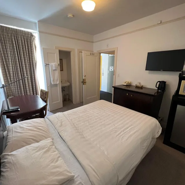 Mixed Dorm, Nash Hotel Berkeley 2/10