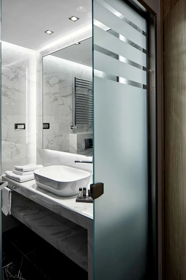 غرفة كومفورت بسرير مزدوج بشرفة، Antigon Urban Chic Hotel by GHH 5/5