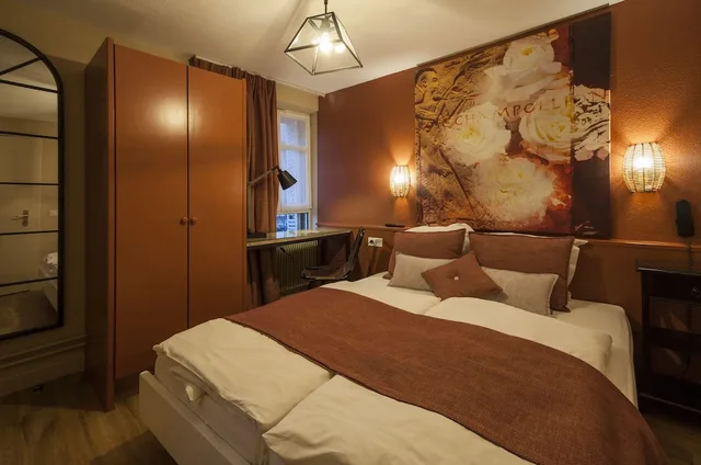 غرفة قياسية بسرير مزدوج، Hotel Roses Ex Hotel Aux Trois Roses 1/4